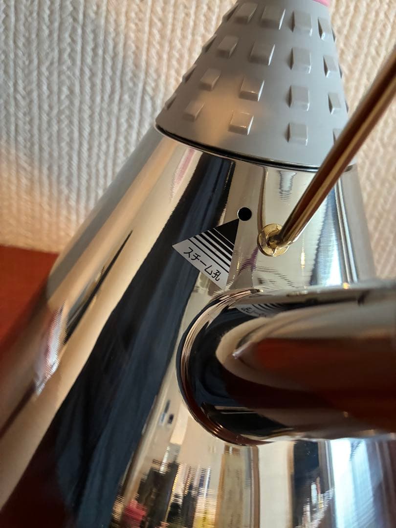 新品・未使用品　レトロでモダンなステンレス ケトル　円錐形やかん