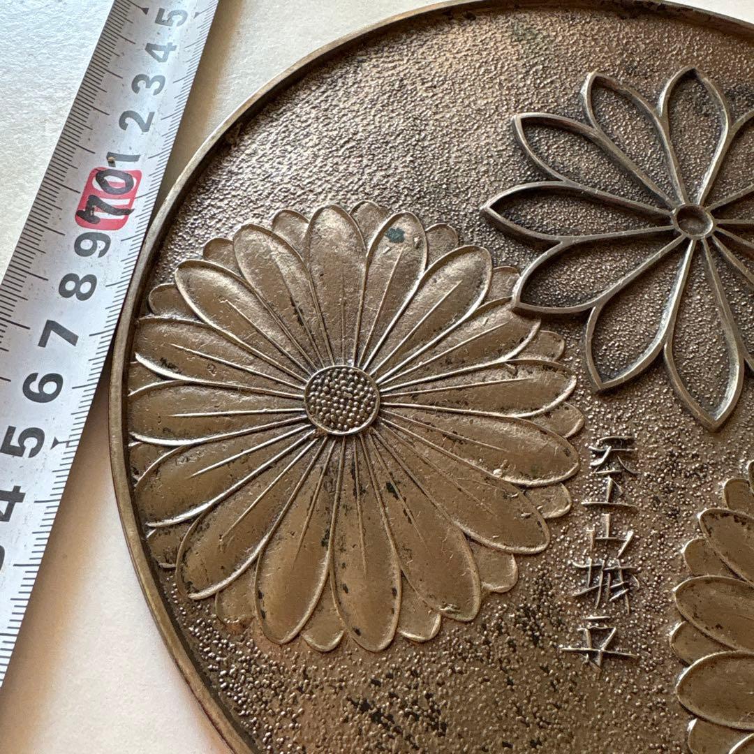 花彫刻の金属製アート作品
