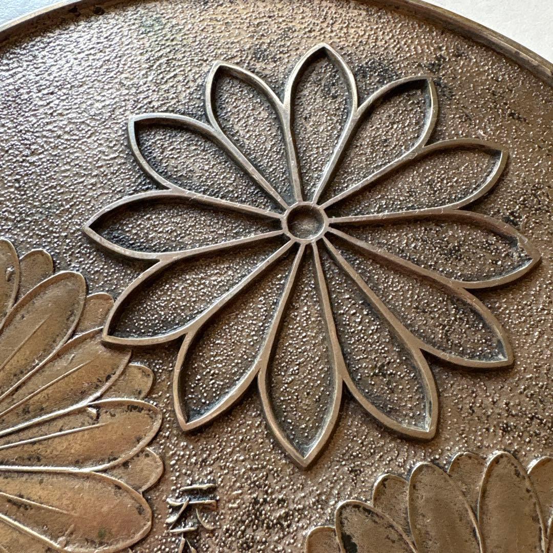 花彫刻の金属製アート作品
