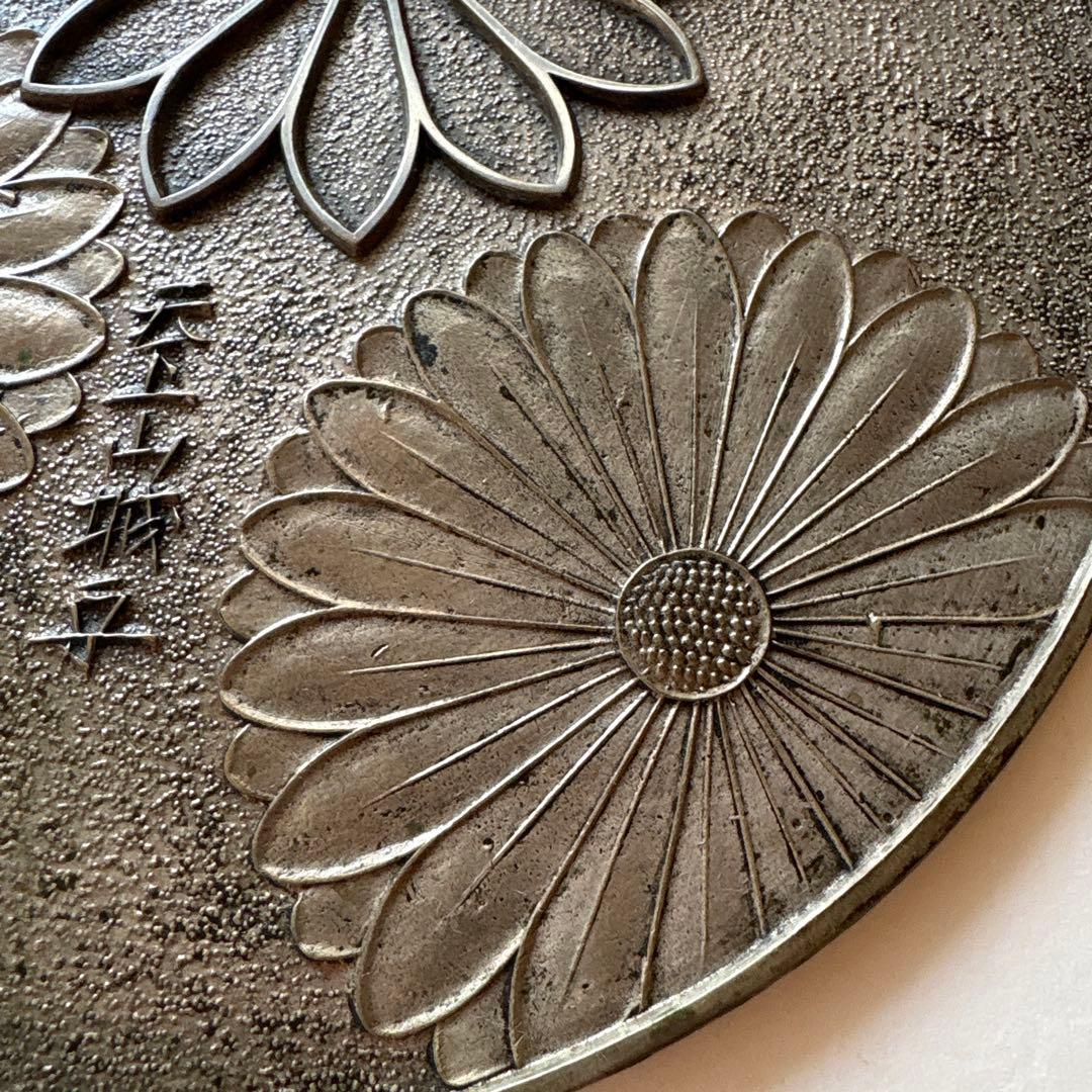 花彫刻の金属製アート作品