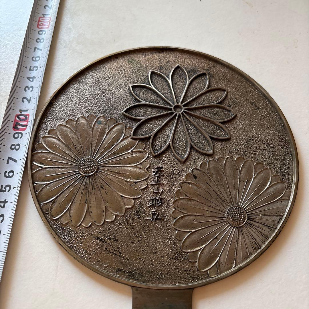 花彫刻の金属製アート作品