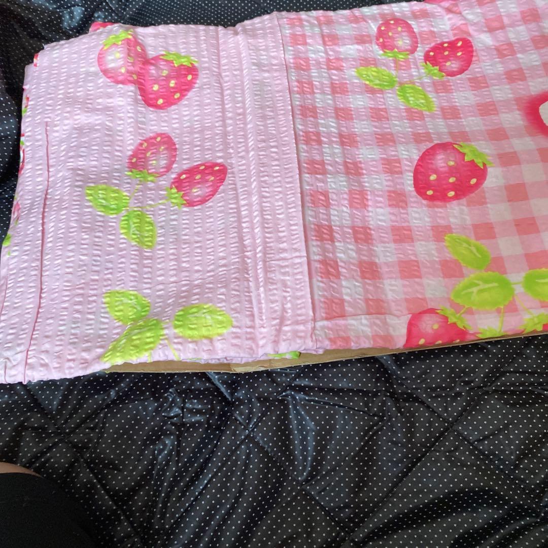 キティ　サンリオ　掛け布団カバー　いちご　苺　ピンク