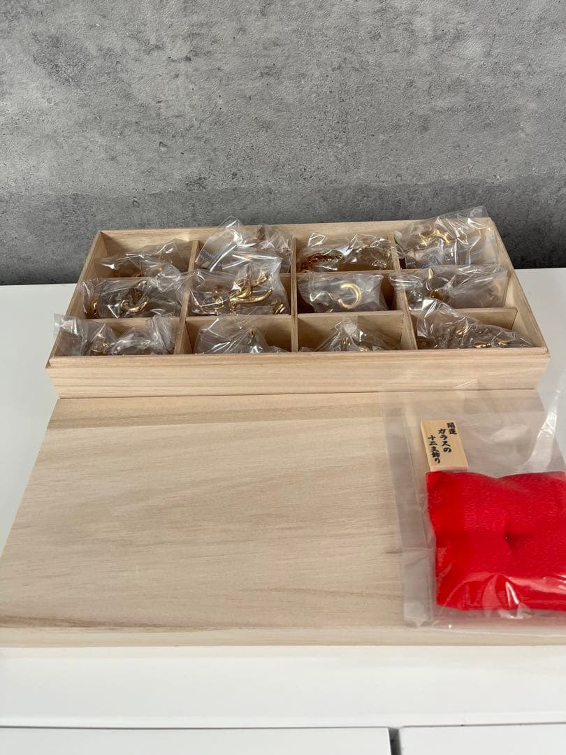 新品未使用　開運ガラスの十ニ支　お正月　干支飾り　クリスタル