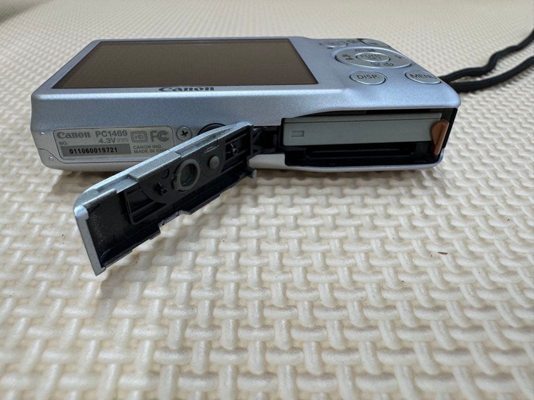 美品　完動品Canon ixy 200F デジカメ　シルバー