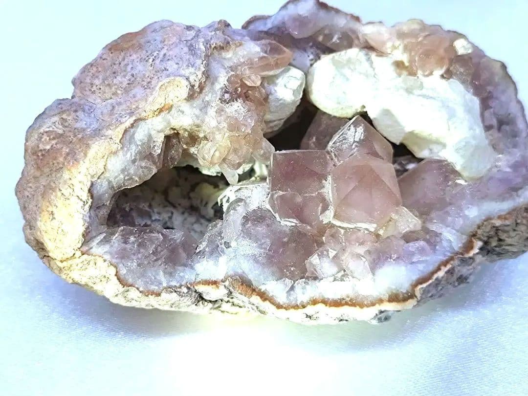 希少石　ピンクアメジスト　ジオード　原石　カルサイト　共生　アルゼンチン産