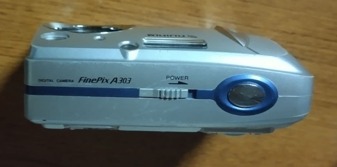 FUJIFILM FinePix A303　 デジタルカメラ　単3電池駆動