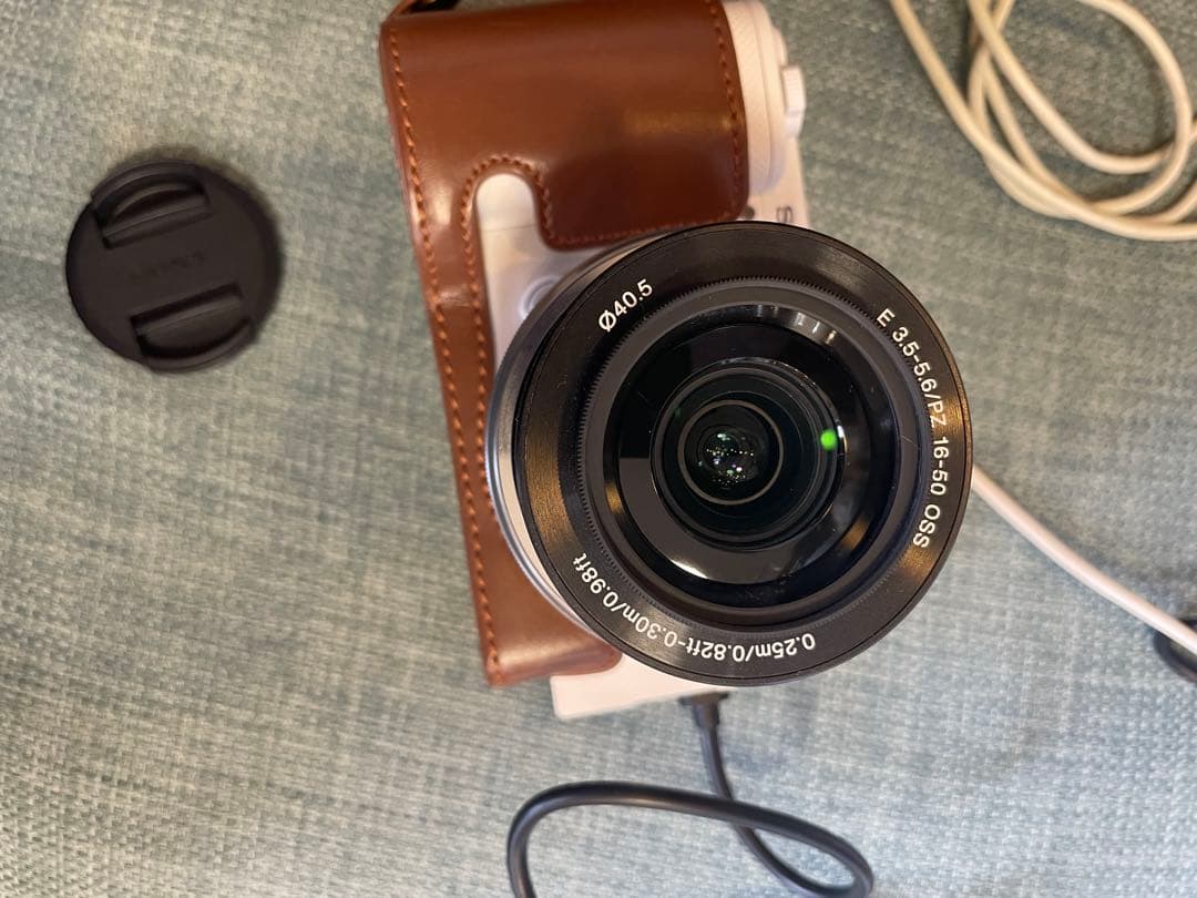 【ほぼ未使用新品同様】SONY α ZV-E10 ホワイト　おまけ付き