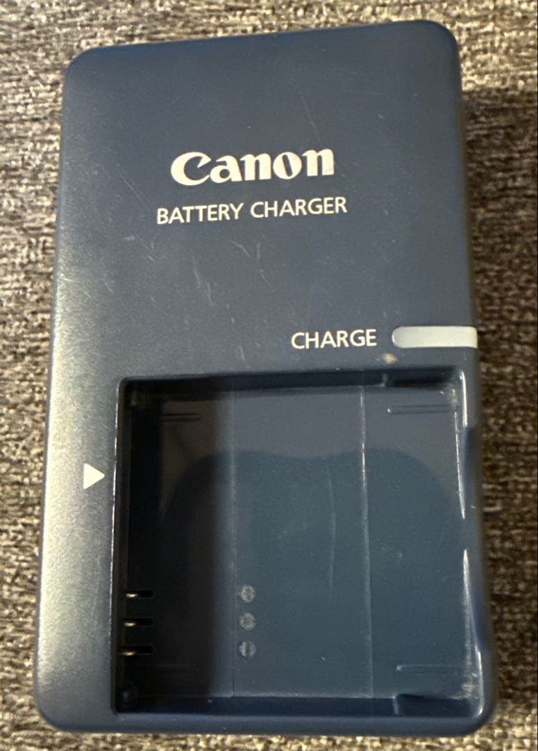 ★ジャンク★　CANON　IXY デジタルカメラ 純正バッテリー充電器付属