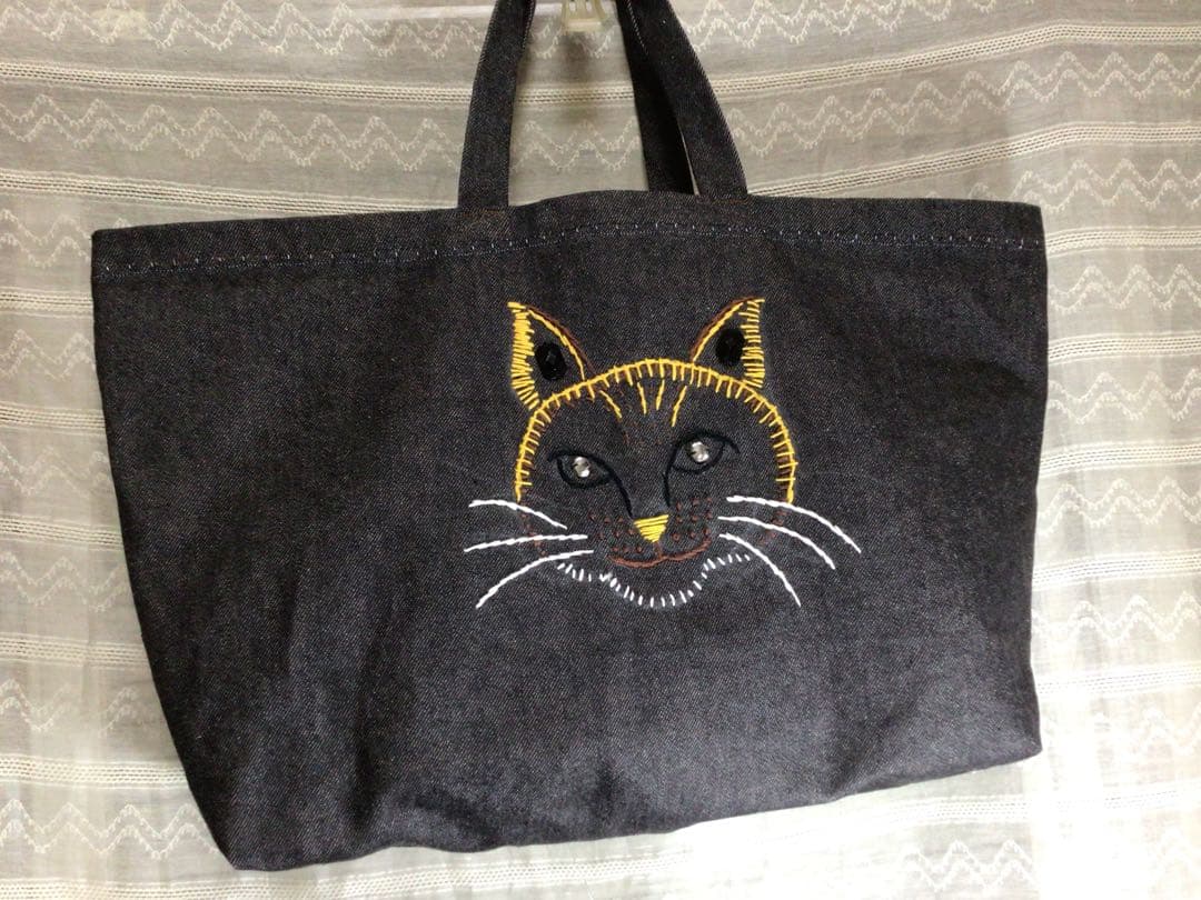 手作り　猫トートバック　デニム　黒　猫手刺繍　猫　虎　レースパッチ　大きめ
