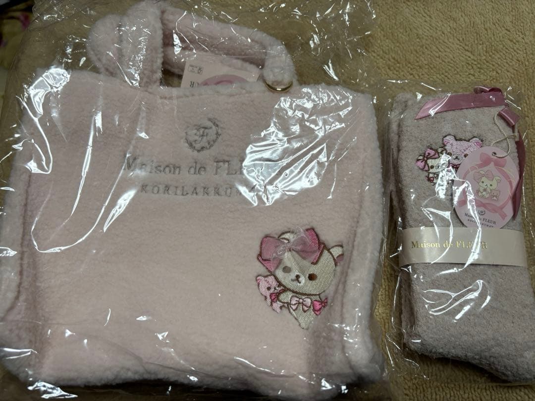 コリラックマ　メゾンドフルール　ボアトートバッグ　ルームソックス