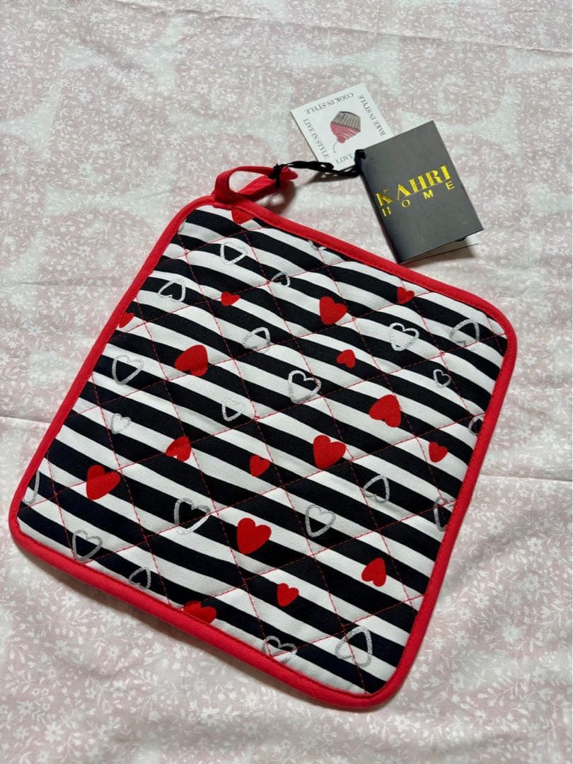 【新品・未使用 】KAHRI ハート柄 エプロン + 鍋敷き + ミトン セット