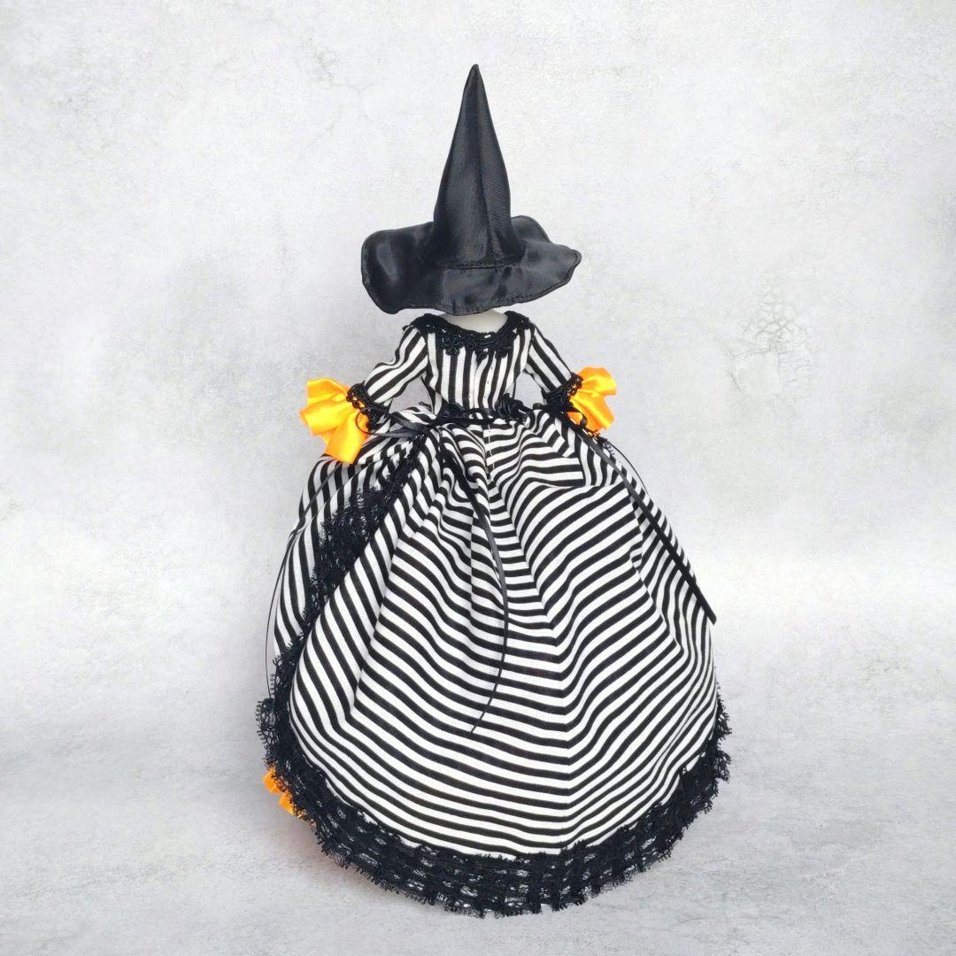 27cmドールドレス 白黒ストライプ×オレンジフリルのローブ・ア・ラ・ポロネーズ