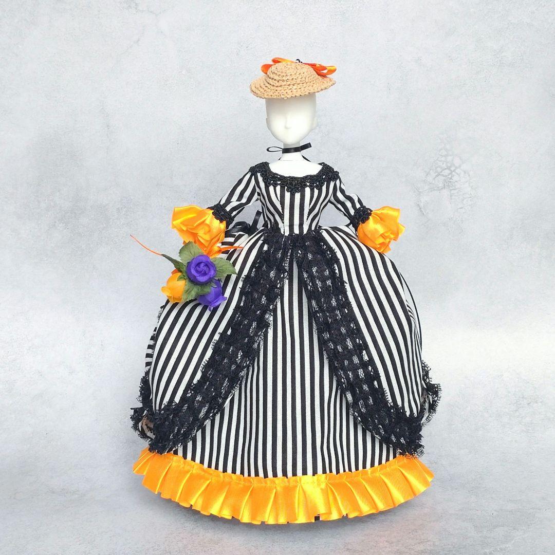 27cmドールドレス 白黒ストライプ×オレンジフリルのローブ・ア・ラ・ポロネーズ