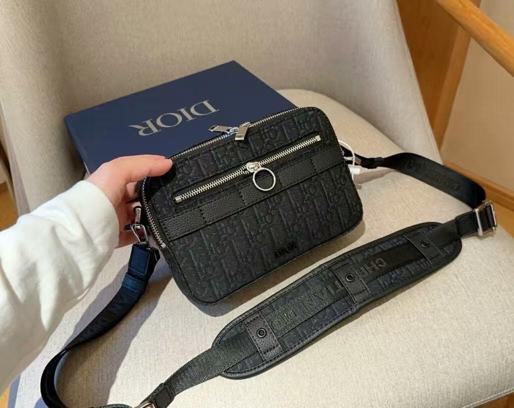 Dior ブラック ショルダーバッグ