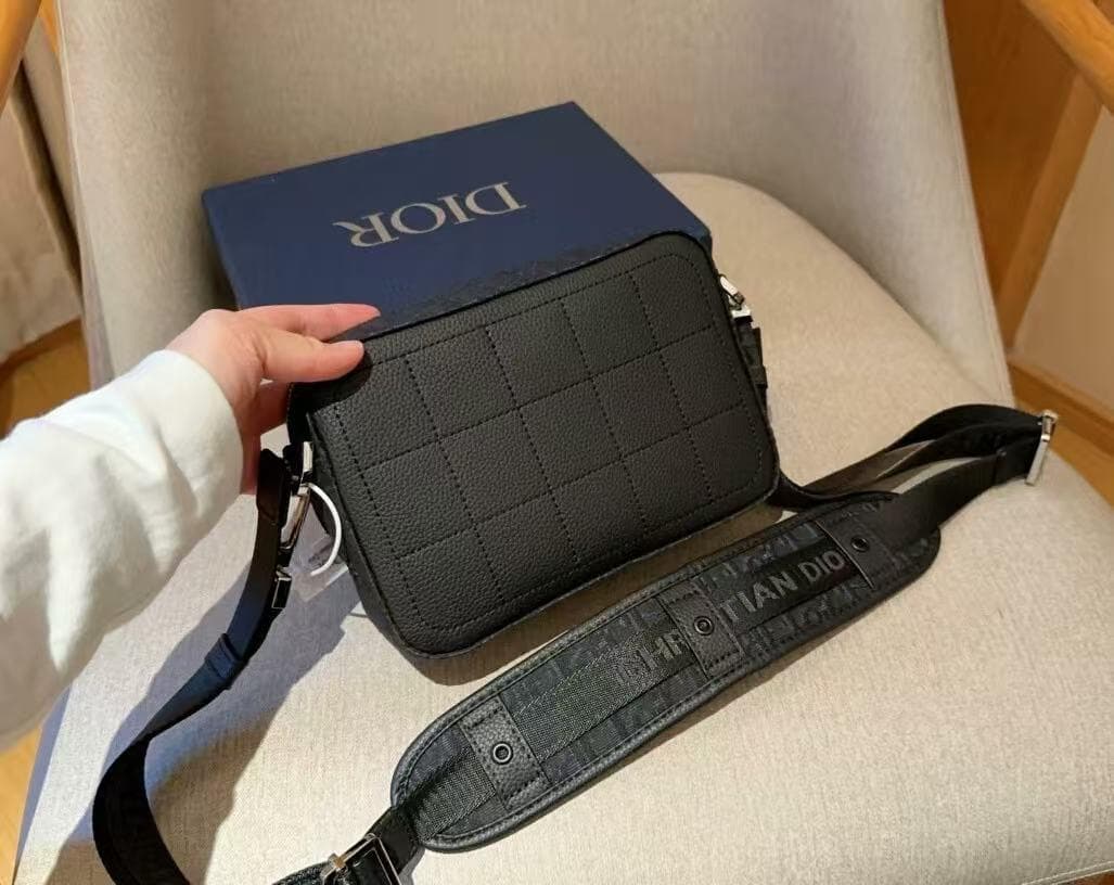 Dior ブラック ショルダーバッグ