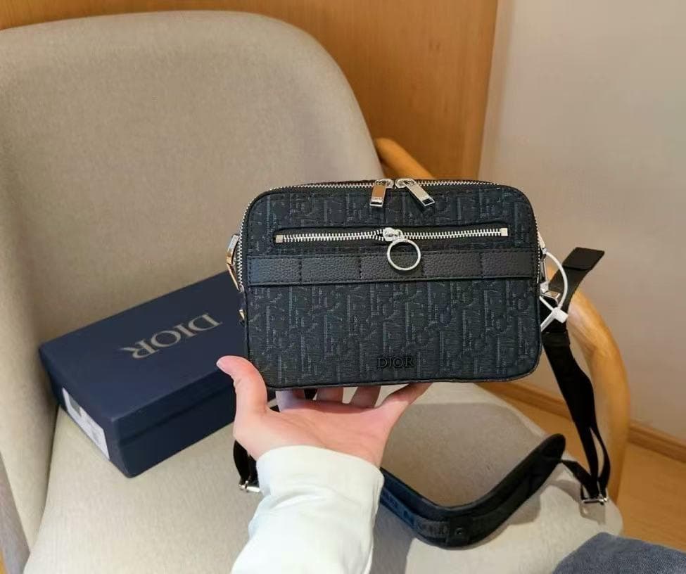 Dior ブラック ショルダーバッグ