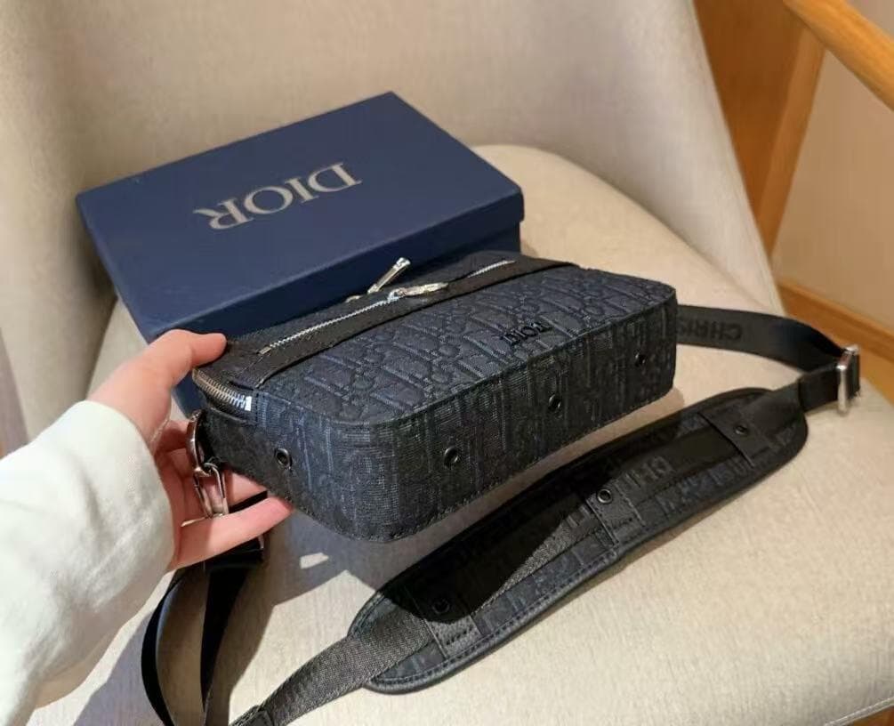 Dior ブラック ショルダーバッグ