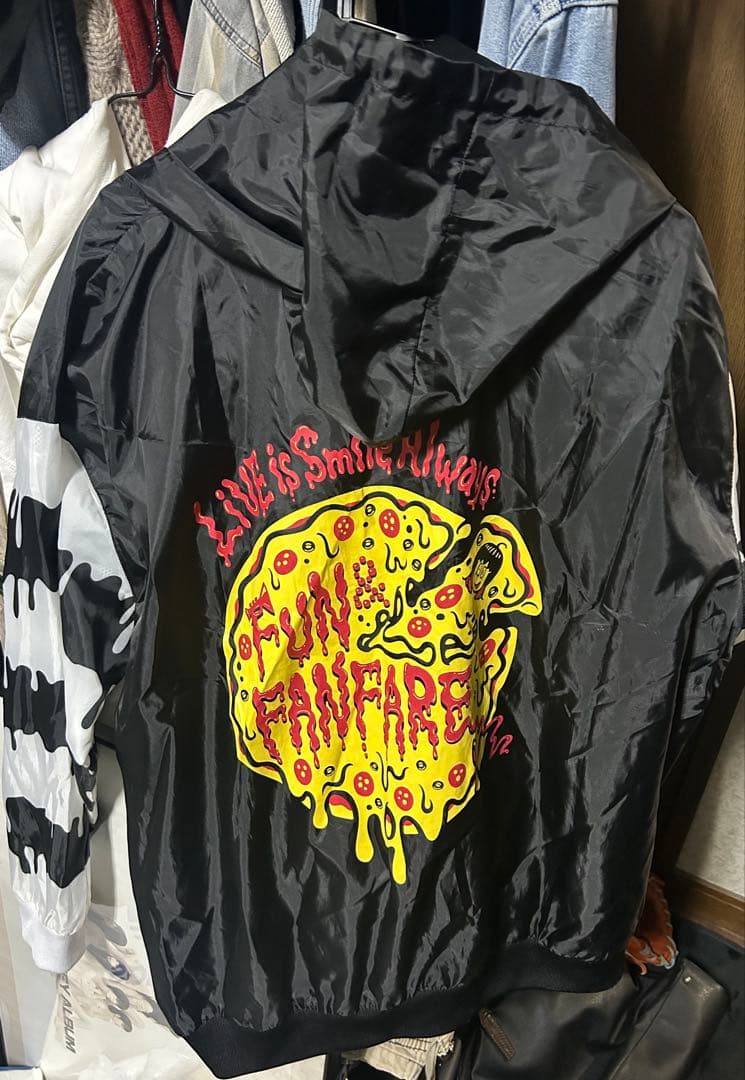 LiSA シャカシャカピザ ナイロンパーカー ウィンドブレーカー