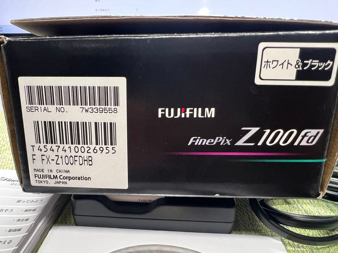 FUJIFILM FinePix Z100fd ブラック ホワイト