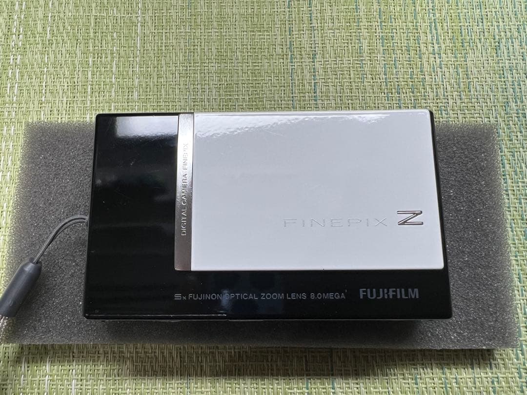 FUJIFILM FinePix Z100fd ブラック ホワイト