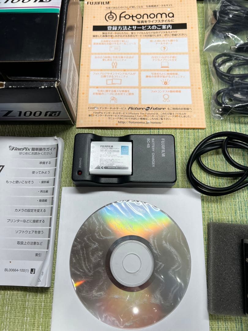 FUJIFILM FinePix Z100fd ブラック ホワイト