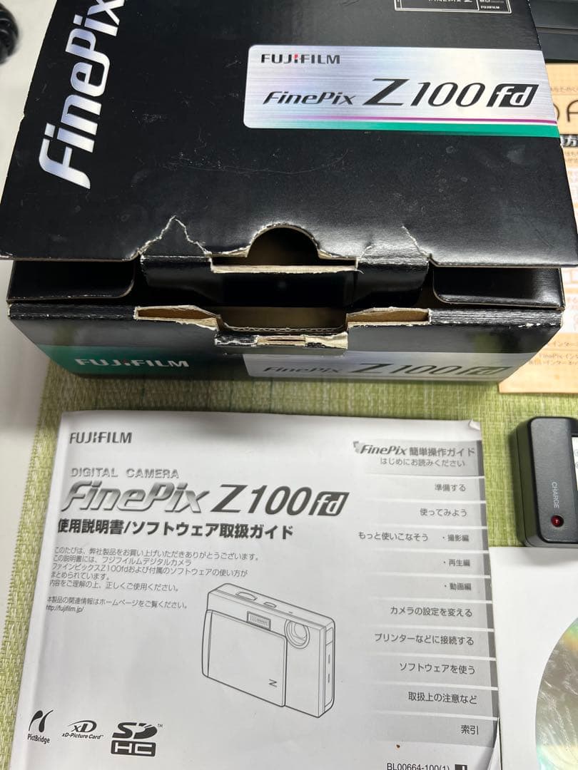 FUJIFILM FinePix Z100fd ブラック ホワイト