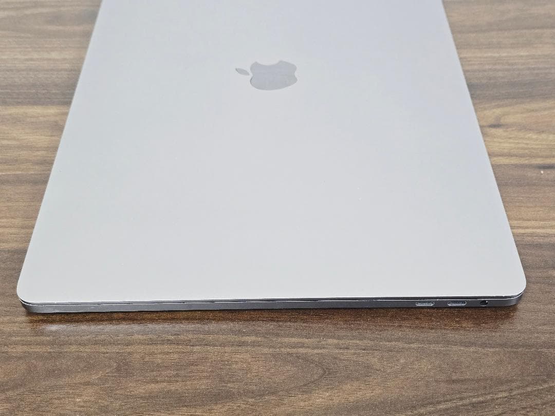 MacBook Pro 2019 15インチ i9 32G 512G B3