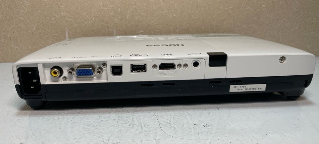 エプソン EB-1770W 超ポータブルプロジェクター。