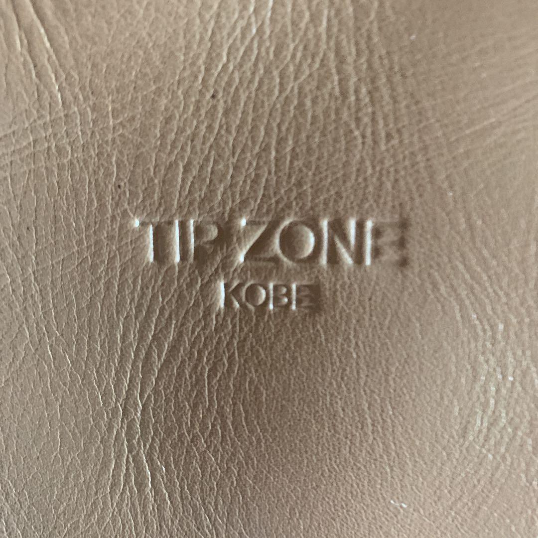 職人さんが一つ一つ手作りされた上質な皮のショルダーバックです。