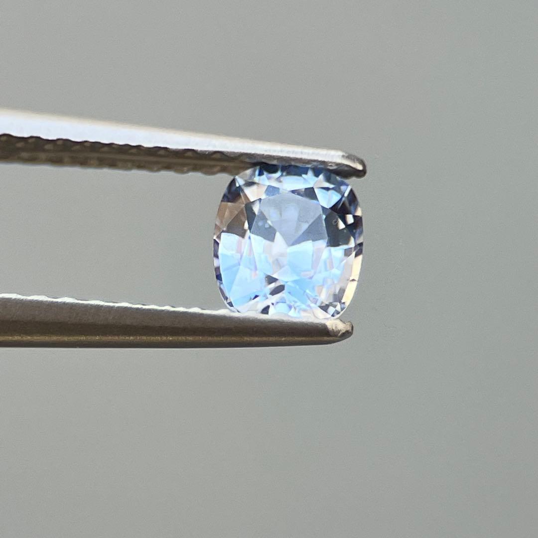 スリランカ産非加熱天然ライトブルーサファイアルース