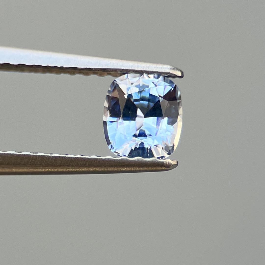 スリランカ産非加熱天然ライトブルーサファイアルース