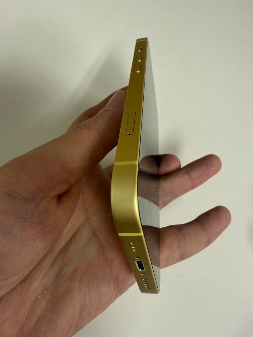 iPhone14 イエロー　512GB 中古　⭐︎ピン　未使用ケーブル付き