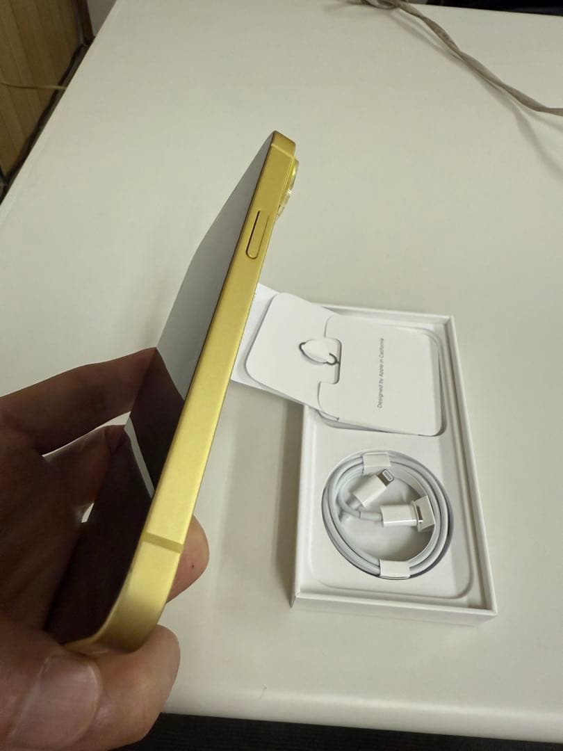 iPhone14 イエロー　512GB 中古　⭐︎ピン　未使用ケーブル付き