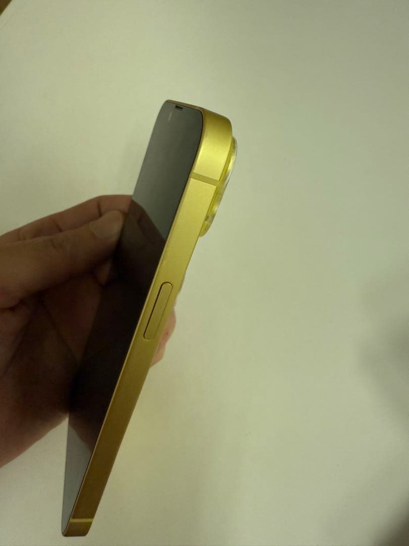iPhone14 イエロー　512GB 中古　⭐︎ピン　未使用ケーブル付き