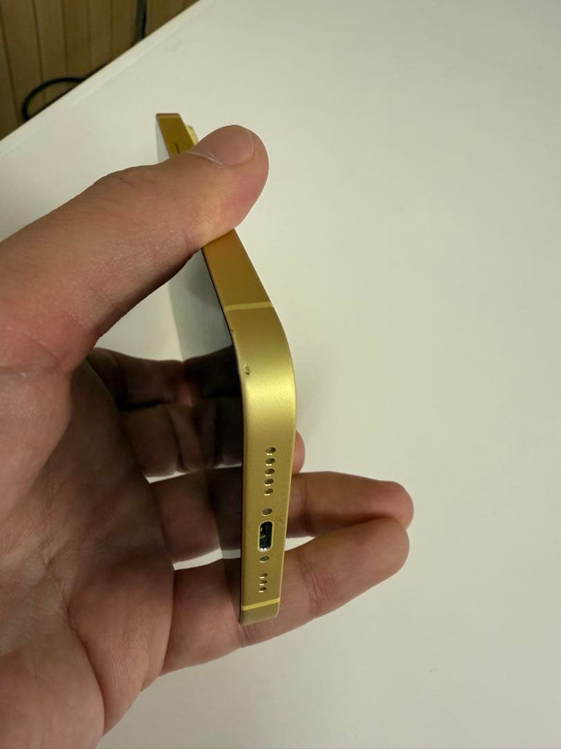 iPhone14 イエロー　512GB 中古　⭐︎ピン　未使用ケーブル付き