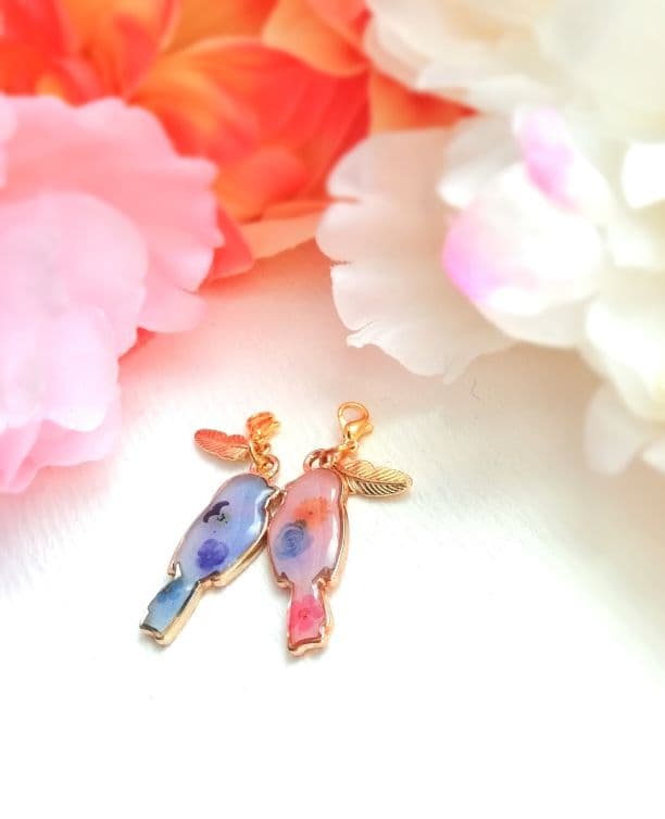 売れました　仲良し小鳥のペアチャーム