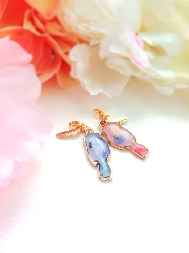 売れました　仲良し小鳥のペアチャーム