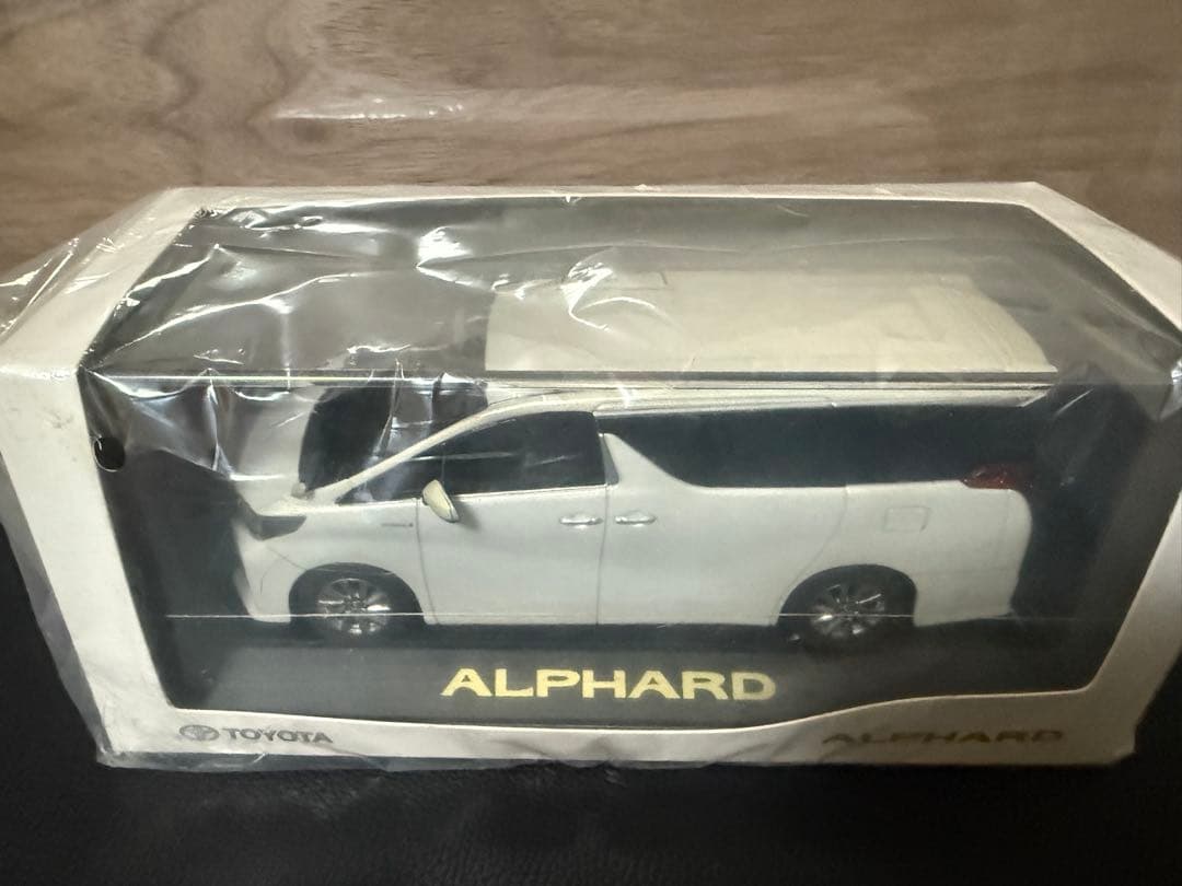 トヨタ アルファード 30系前期モデル 1/30 ミニカー ホワイトパール