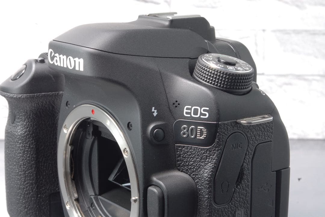 【限定値下げ中】 Canon EOS 80D ダブルレンズキット Wi-Fi搭載