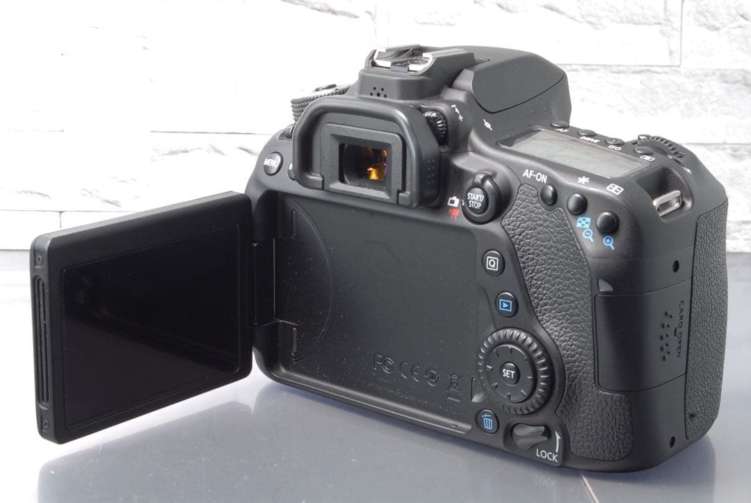 【限定値下げ中】 Canon EOS 80D ダブルレンズキット Wi-Fi搭載