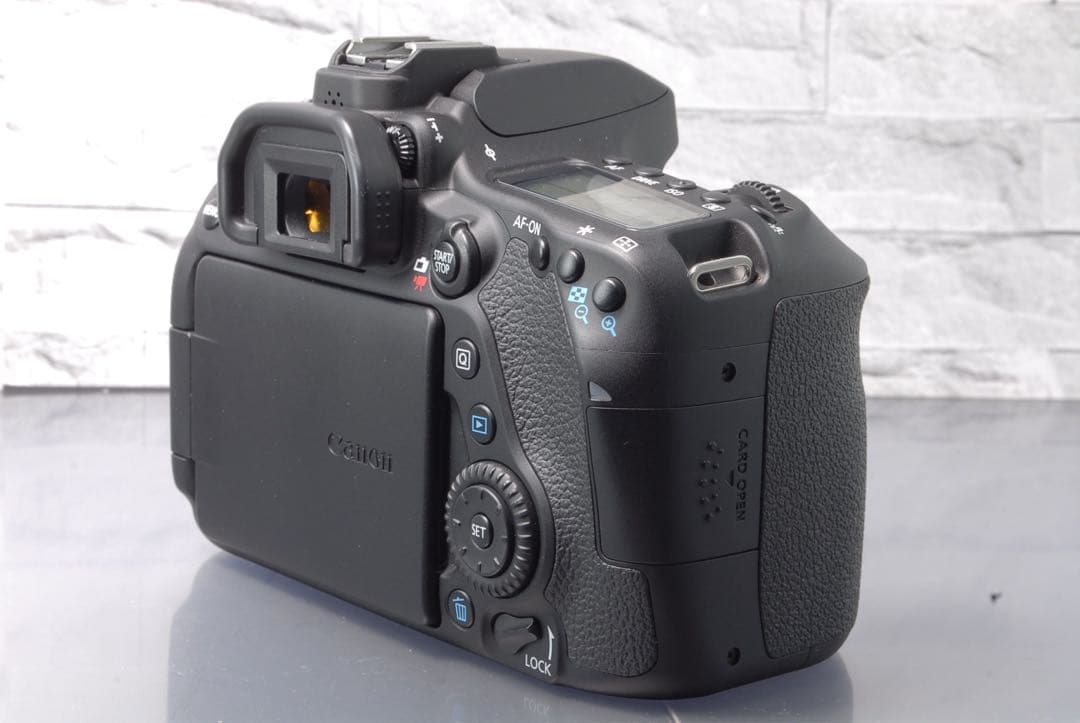 【限定値下げ中】 Canon EOS 80D ダブルレンズキット Wi-Fi搭載