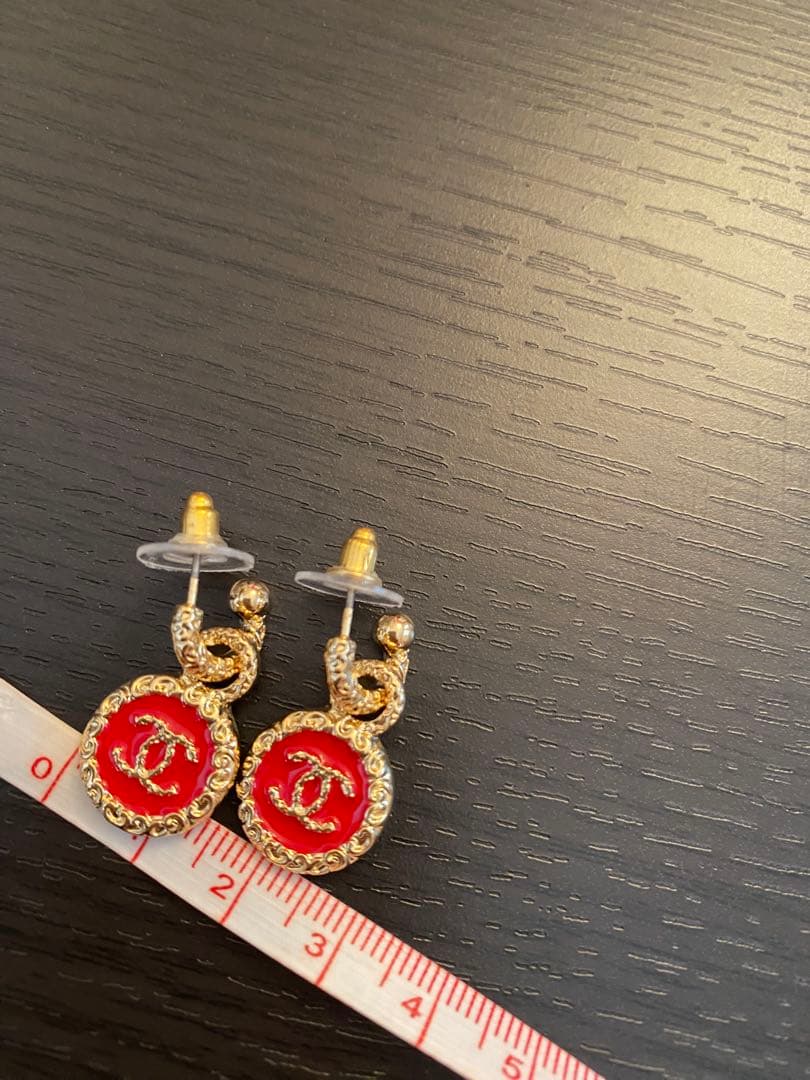 CCロゴピアス赤/黒