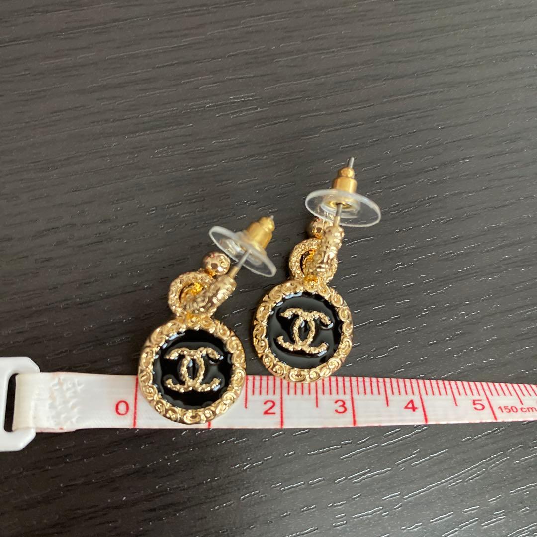 CCロゴピアス赤/黒