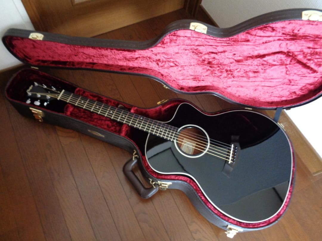 Taylor 214ce-BLK DLX　ほぼ未使用の超美品 テイラー　エレアコ