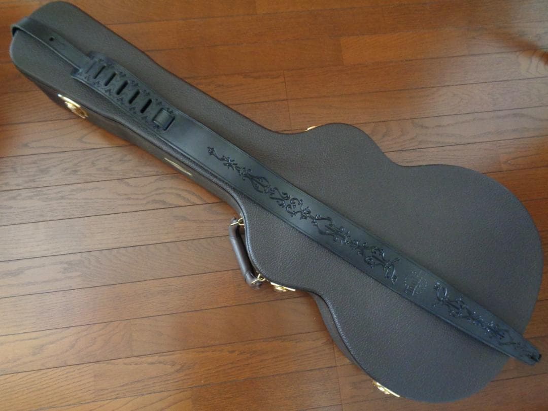 Taylor 214ce-BLK DLX　ほぼ未使用の超美品 テイラー　エレアコ