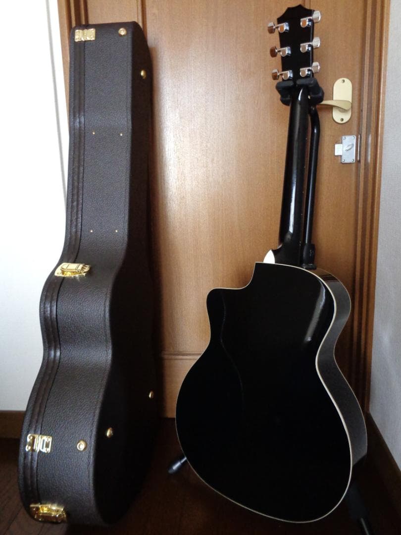 Taylor 214ce-BLK DLX　ほぼ未使用の超美品 テイラー　エレアコ