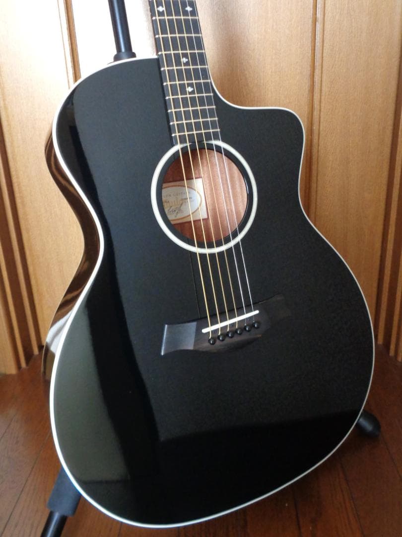 Taylor 214ce-BLK DLX　ほぼ未使用の超美品 テイラー　エレアコ