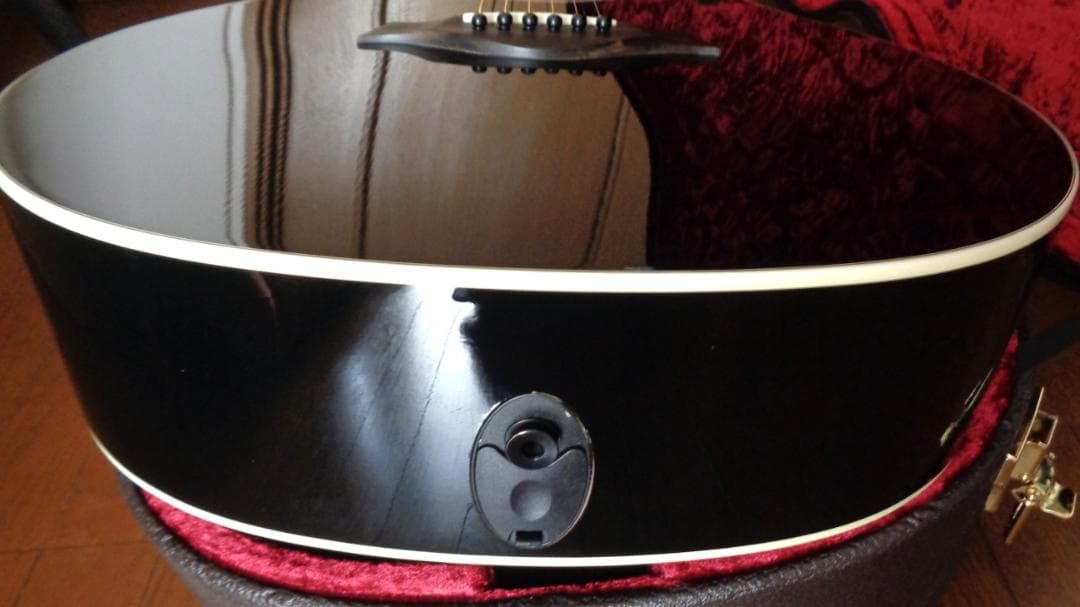 Taylor 214ce-BLK DLX　ほぼ未使用の超美品 テイラー　エレアコ