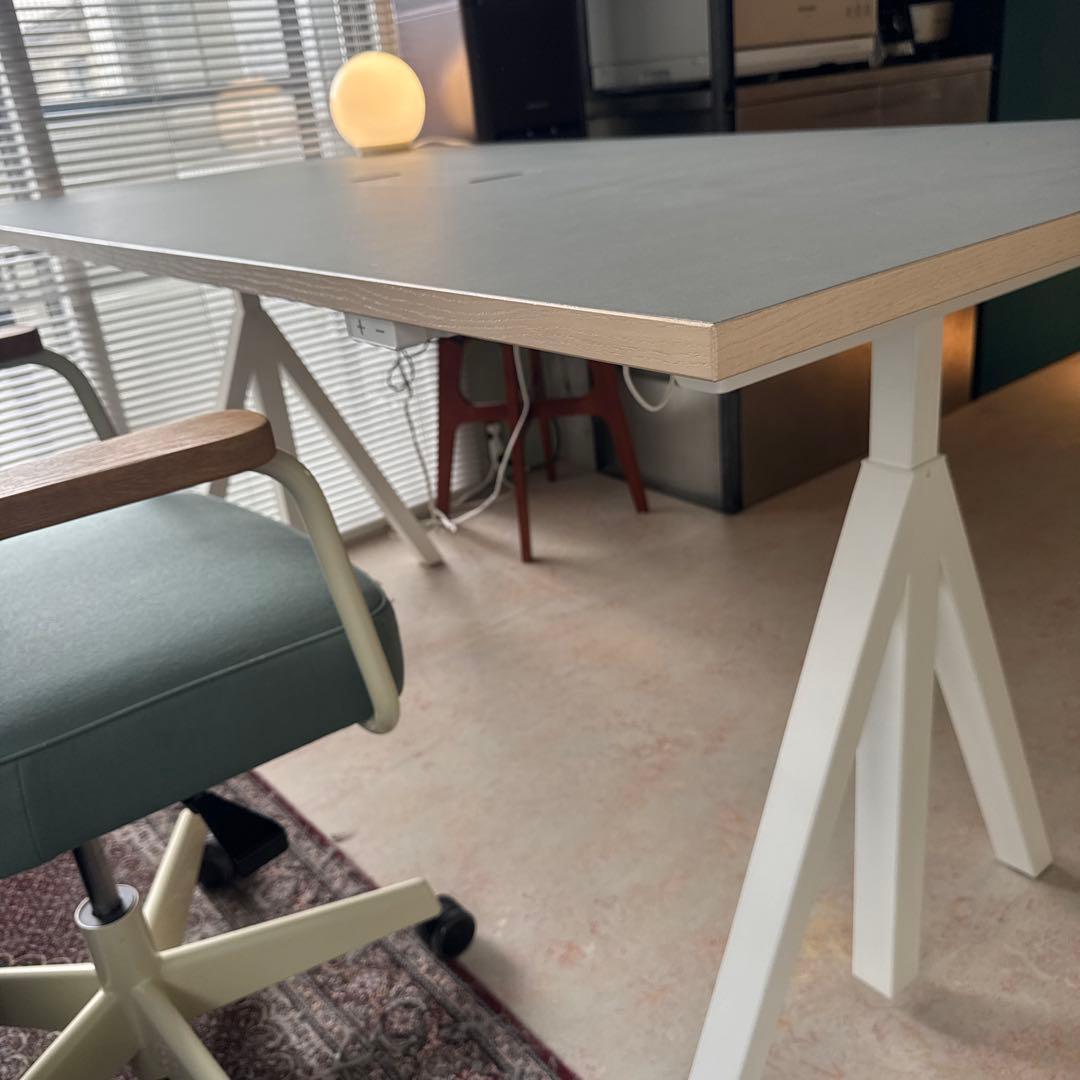 String Furniture 三脚型木製デスク　テーブル　　HAY
