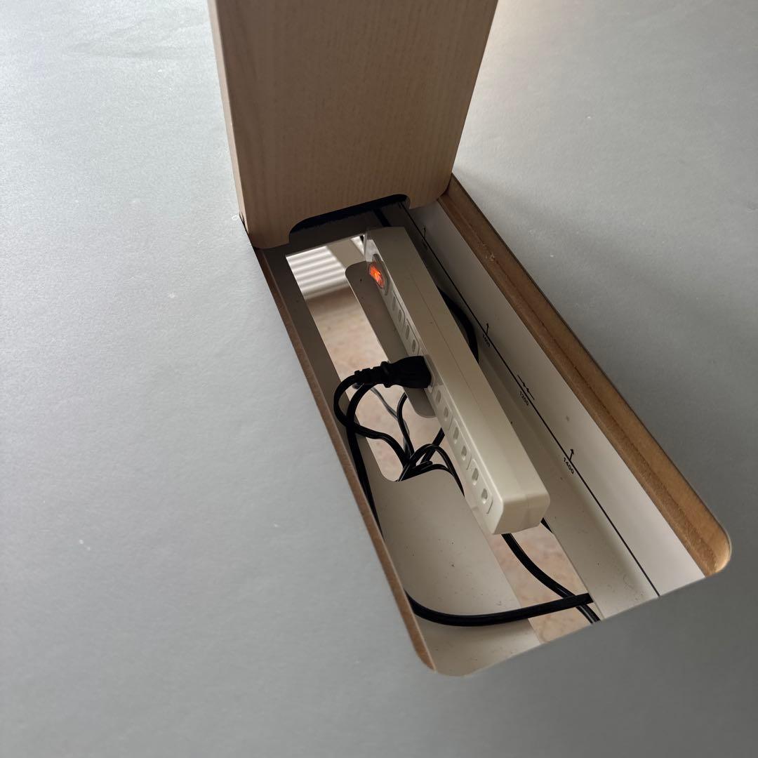 String Furniture 三脚型木製デスク　テーブル　　HAY